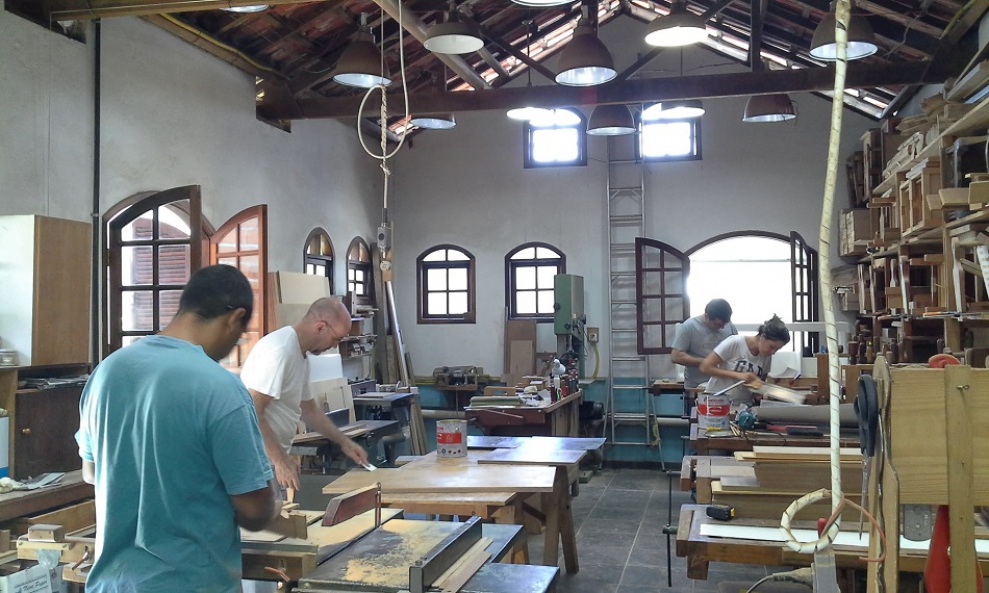 Técnicas de marcenaria: Tabuleiro de Xadrez em Madeira e marchetaria.